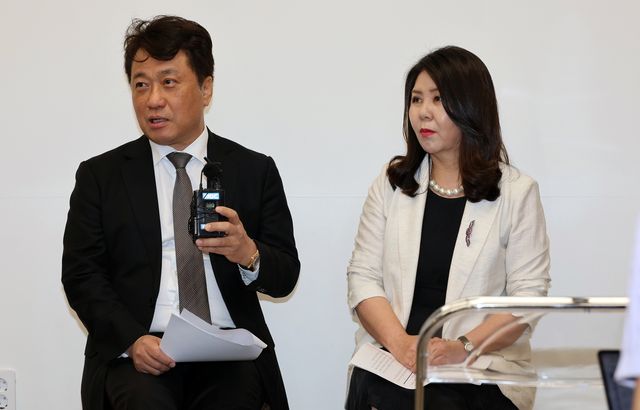 이왕준 조직위원장(왼쪽)과 김희선 집행위원장