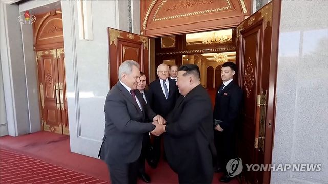 김정은, 쇼이구 러 안전이사회 서기장 접견