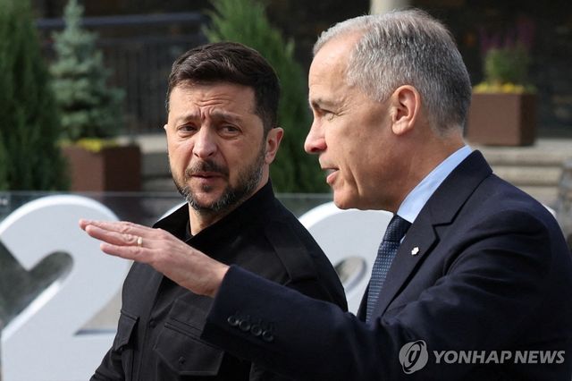젤렌스키 우크라이나 대통령(왼쪽)과 마크 카니 캐나다 총리