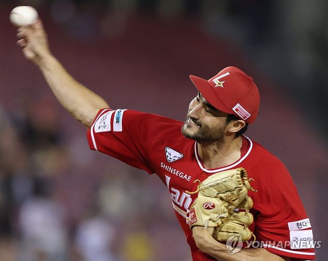 역투 이어가는 화이트