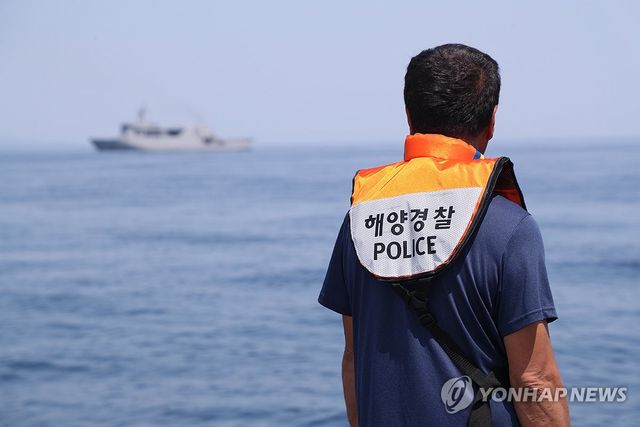 '해경 72정 조속히 인양하길'