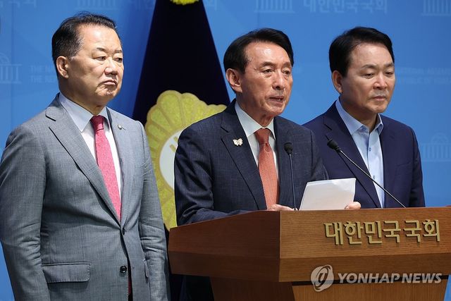 "법사위원장 주면 외통·국방·정보위원장 넘길 의향 있다"