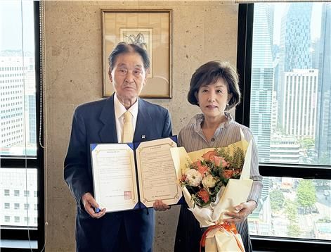진실규명 보상금 지급 결정서 전달