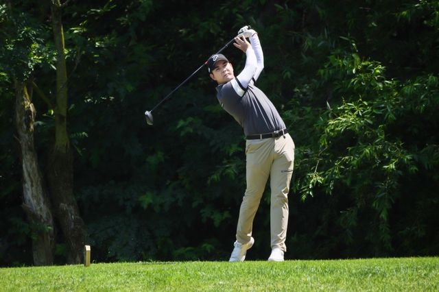 최영준의 시원한 스윙.