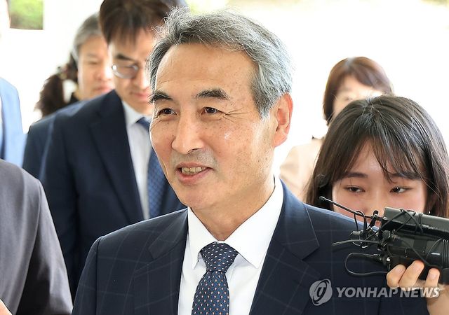 서울고검장 면담 위해 고검 향하는 민중기 특검