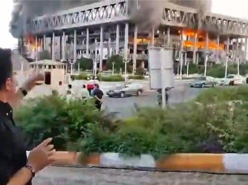 이스라엘의 공격 받은 이란 국영방송 본사