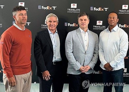 애덤 스콧(왼쪽), 제이 모너핸, 브라이언 롤랩, 타이거 우즈.