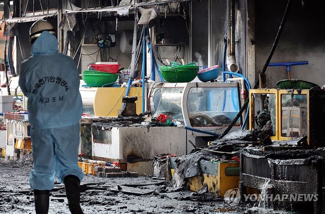 새까맣게 탄 부안 격포항수산시장