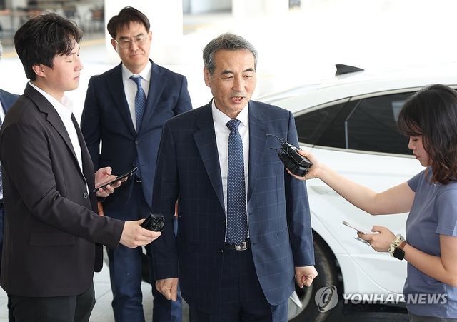 서울고검장 면담 위해 고검 향하는 민중기 특검