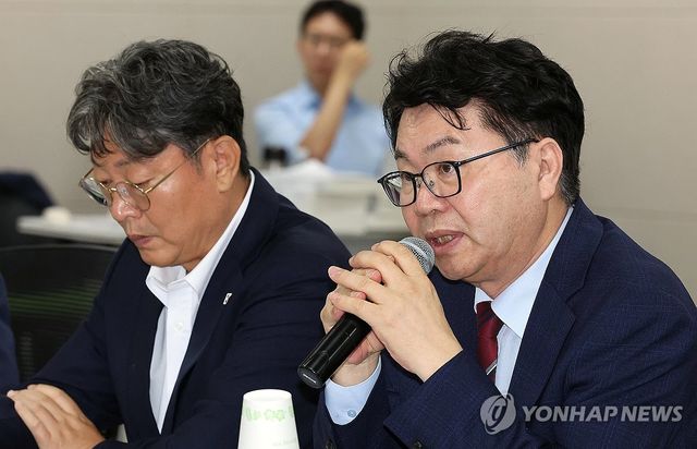 산업부 업무보고, 발언하는 이한주 위원장