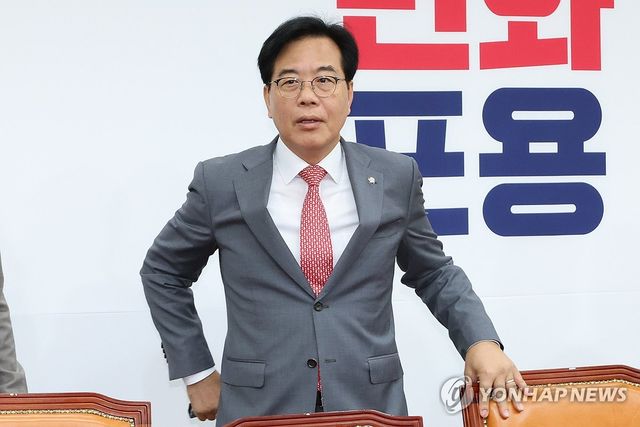 인사청문회 대책회의 참석하는 송언석 원내대표