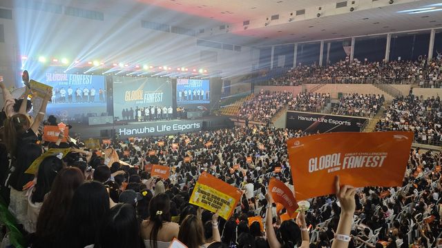한국 e스포츠팀 HLE 베트남 팬미팅…현지팬 수천명 열광