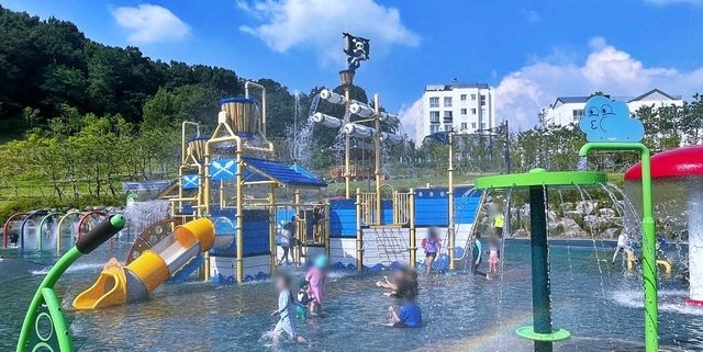인항근린공원 물놀이장