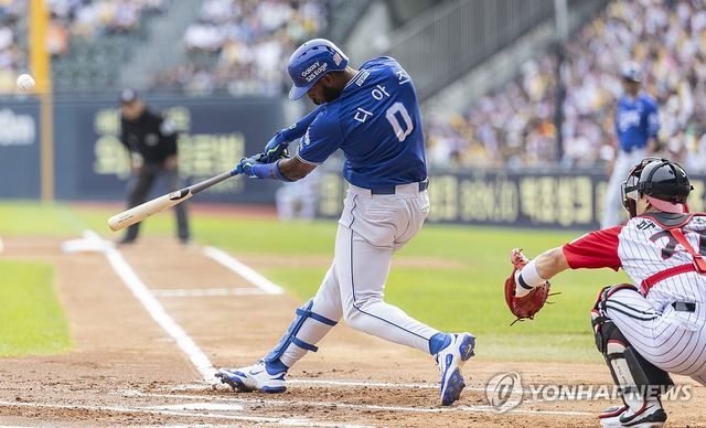 삼성 디아즈 선취점 얻는 외야 플라이