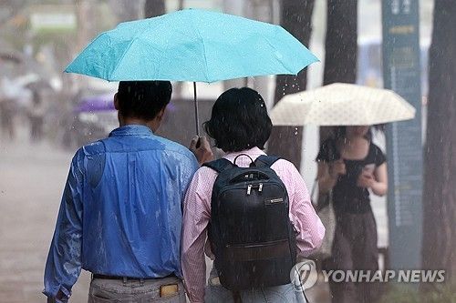 우산으로 막을 수 없는 비