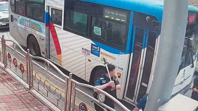 시내버스 훔쳐 10여㎞ 질주한 무면허 50대 불구속 송치 