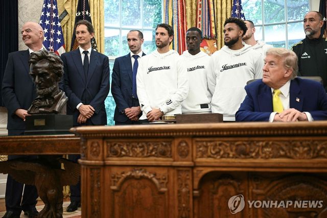 트럼프 대통령 집무실 찾은 유벤투스 선수단