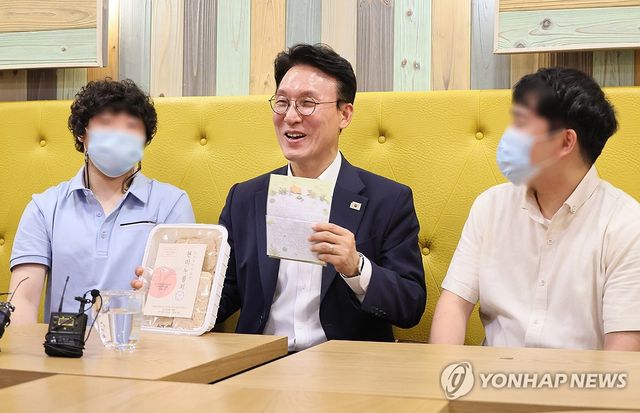 발달장애인과 간담회 하는 김민석 총리 후보자