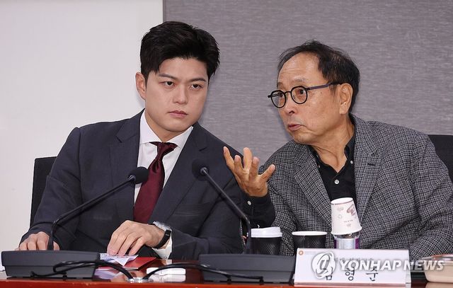 김형준 교수와 대화하는 김용태 비대위원장