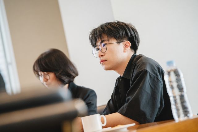 인터뷰하는 대만 작가 장자샹