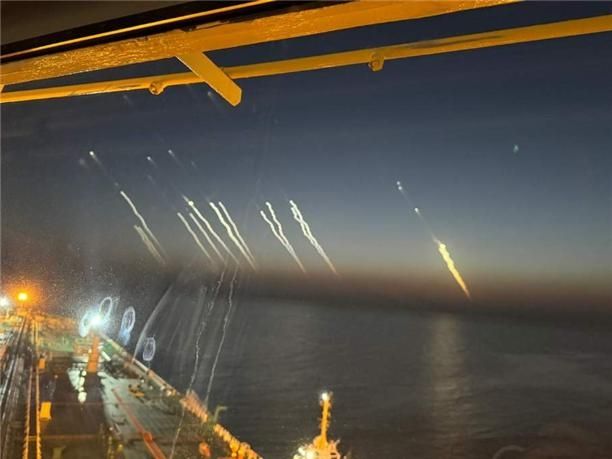 호르무즈 해협을 항해 중인 한국 선박의 선원이 촬영한 미사일 발사 장면