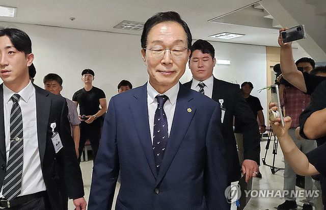 법정 향하는 임종식 경북도교육감