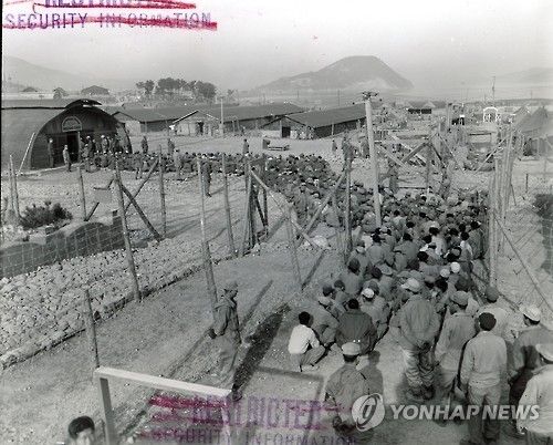 거제도 포로수용소에 이송되어 온 포로들