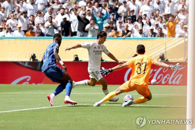 레알 마드리드 곤살로 가르시아의 선제골 장면