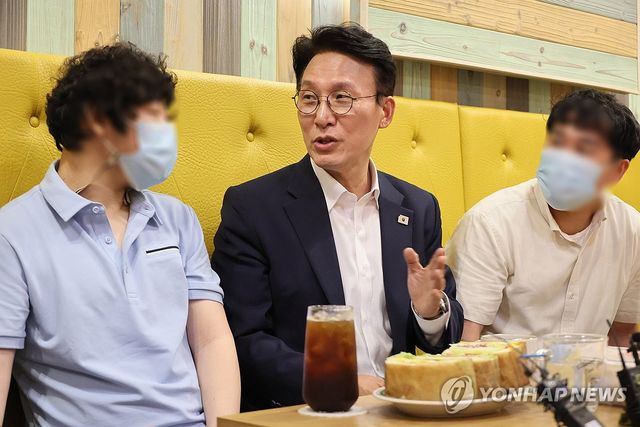 김민석 총리 후보자, 발달장애인 일자리 현장 간담회