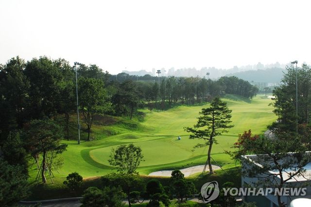 도심형 퍼블릭 스프링힐스 개장