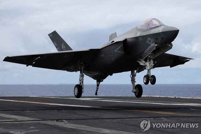 미 항공모함에서 착륙하는 F-35 전투기(기사와 직접 연관 없음)