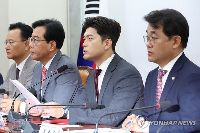 발언하는 김용태 비상대책위원장