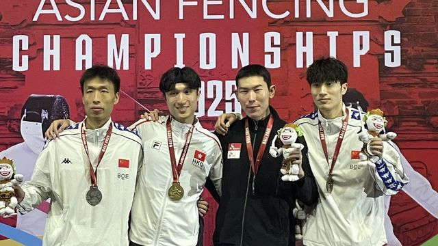 남자 플뢰레 동메달 획득한 윤정현(오른쪽에서 두 번째)