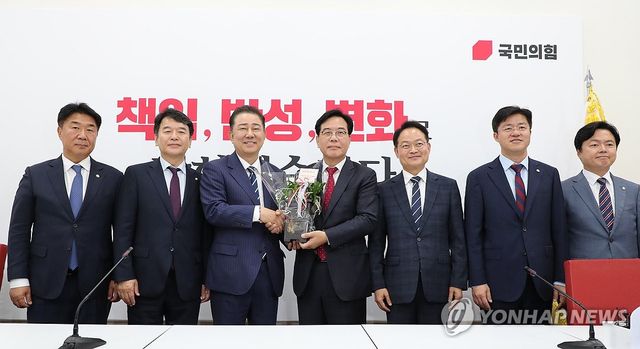 첫 회동하는 여야 원내대표