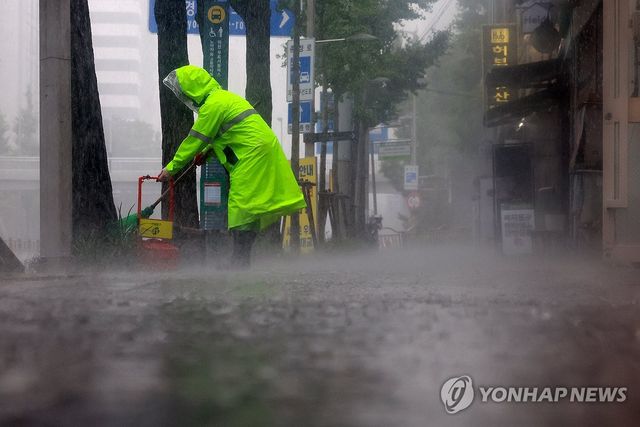 비 내려도 묵묵히