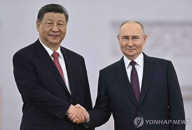 시진핑 중국 국가주석(왼쪽)과 블라디미르 푸틴 러시아 대통령