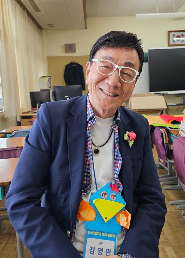동경한국학교서 특강한 '종이접기 아저씨' 김영만 원장