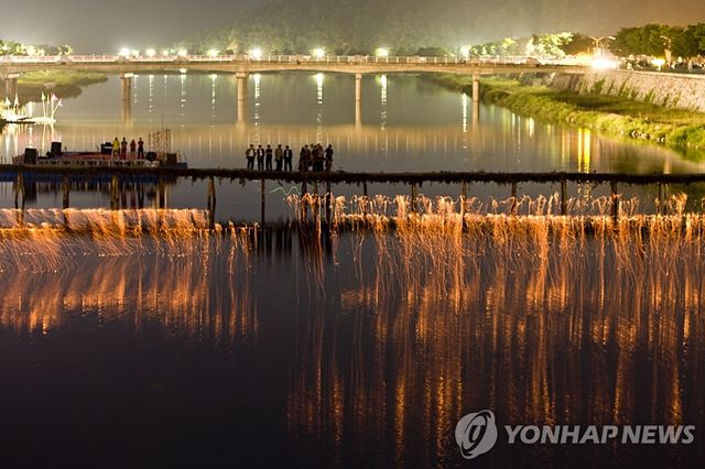 무주 반딧불축제 '낙화놀이' 
