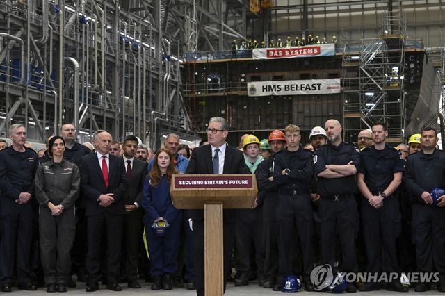 연설하는 스타머 총리