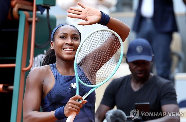 승리 후 기뻐하는 고프