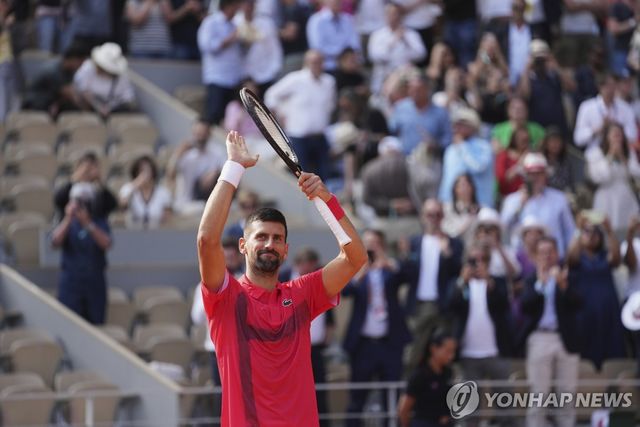 8강 진출 후 기뻐하는 조코비치