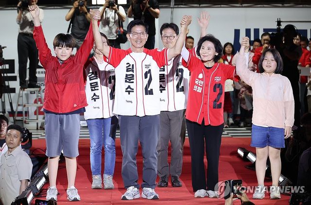 '피날레 유세'에서 지지 호소하는 김문수