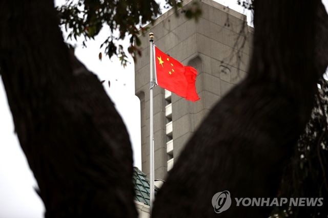 샌프란시스코 주재 중국 총영사관에 나부끼는 오성홍기