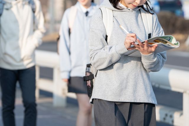 공부하는 청소년