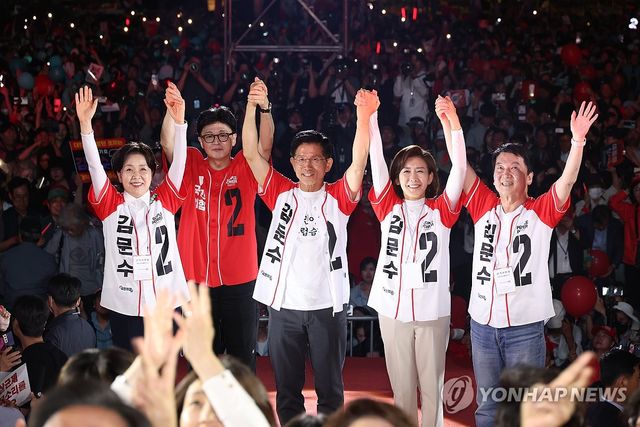 '피날레 유세'에서 지지 호소하는 김문수 대선후보