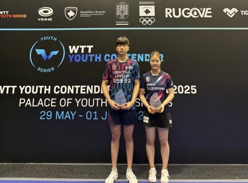 WTT 유스 컨텐더 프리슈티나 U-19 혼합복식 우승을 합작한 유예린(오른쪽)과 권혁