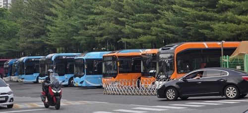 멈춰선 창원 시내버스