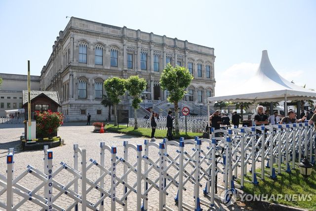 러·우크라 2차 협상 열린 이스탄불 츠라안궁전