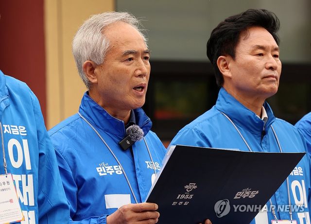 호소문 낭독하는 양부남 위원장