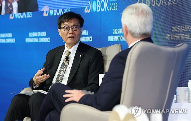 이창용 총재, 월러 미국 연준 이사와 정책 대담